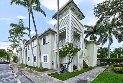 359 NE 27th Ter #204