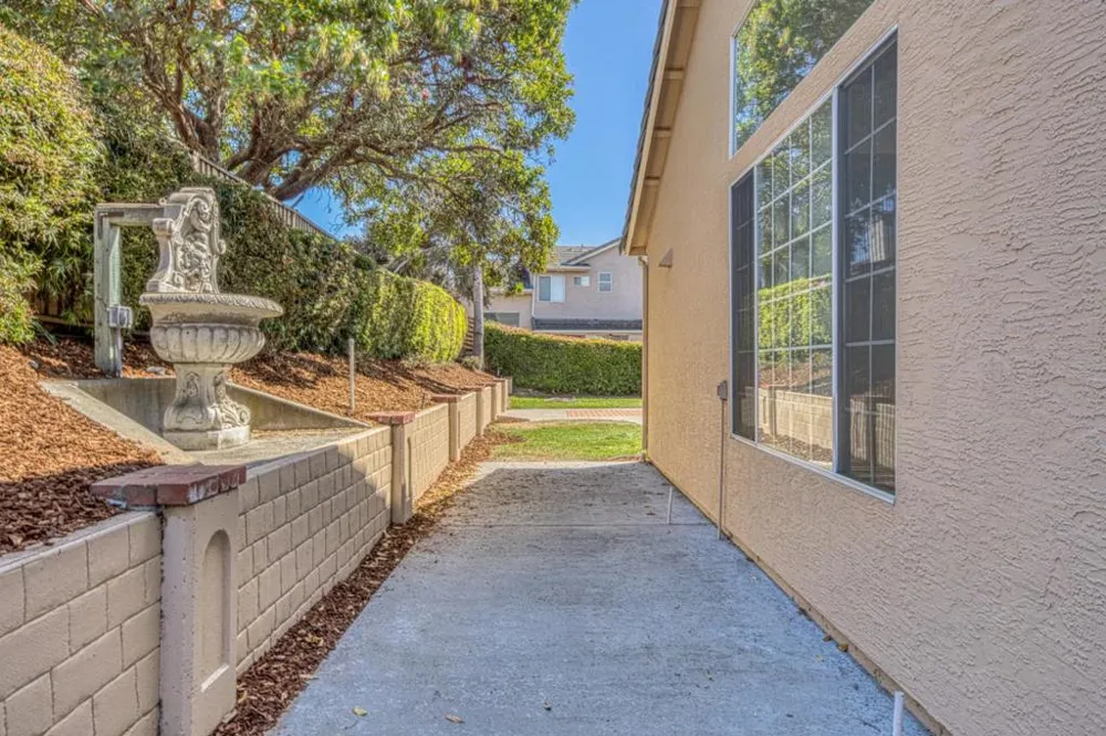 174 Starfish Court Marina, CA 93933