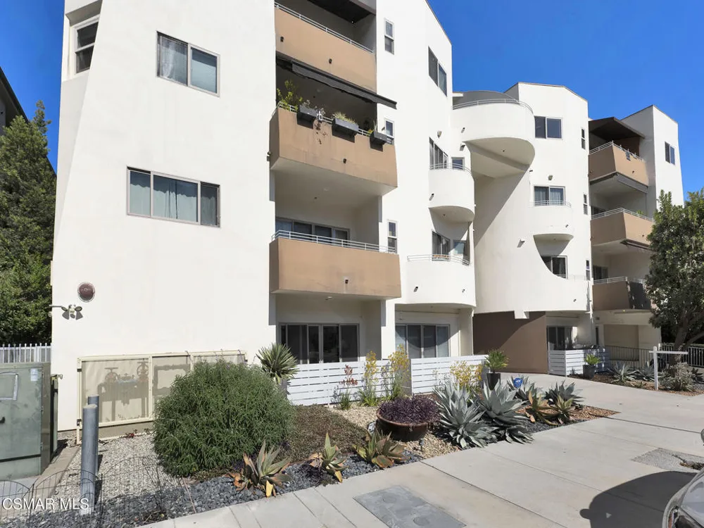 5016 Bakman Avenue #104 North Hollywood, CA 91601