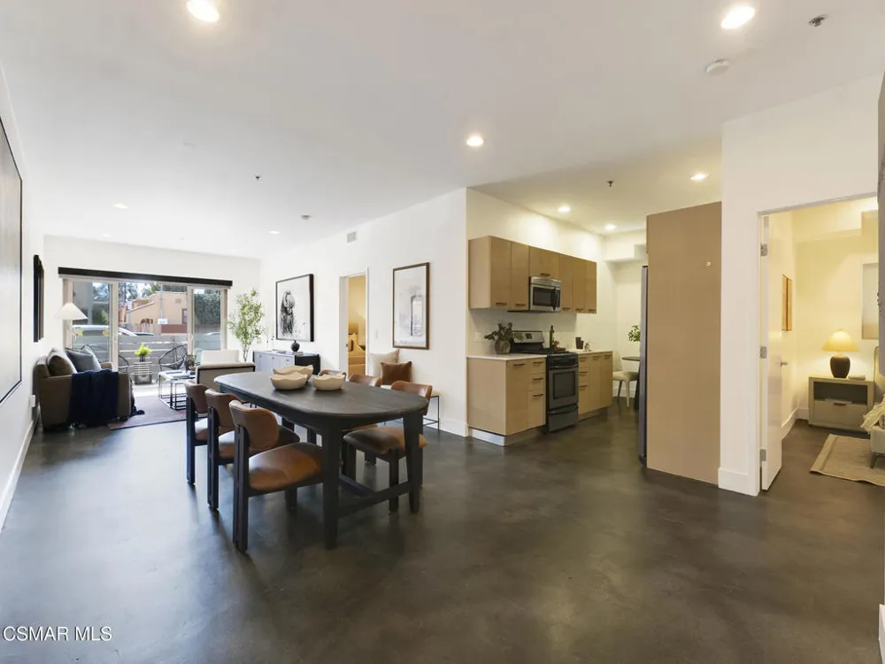 5016 Bakman Avenue #104 North Hollywood, CA 91601