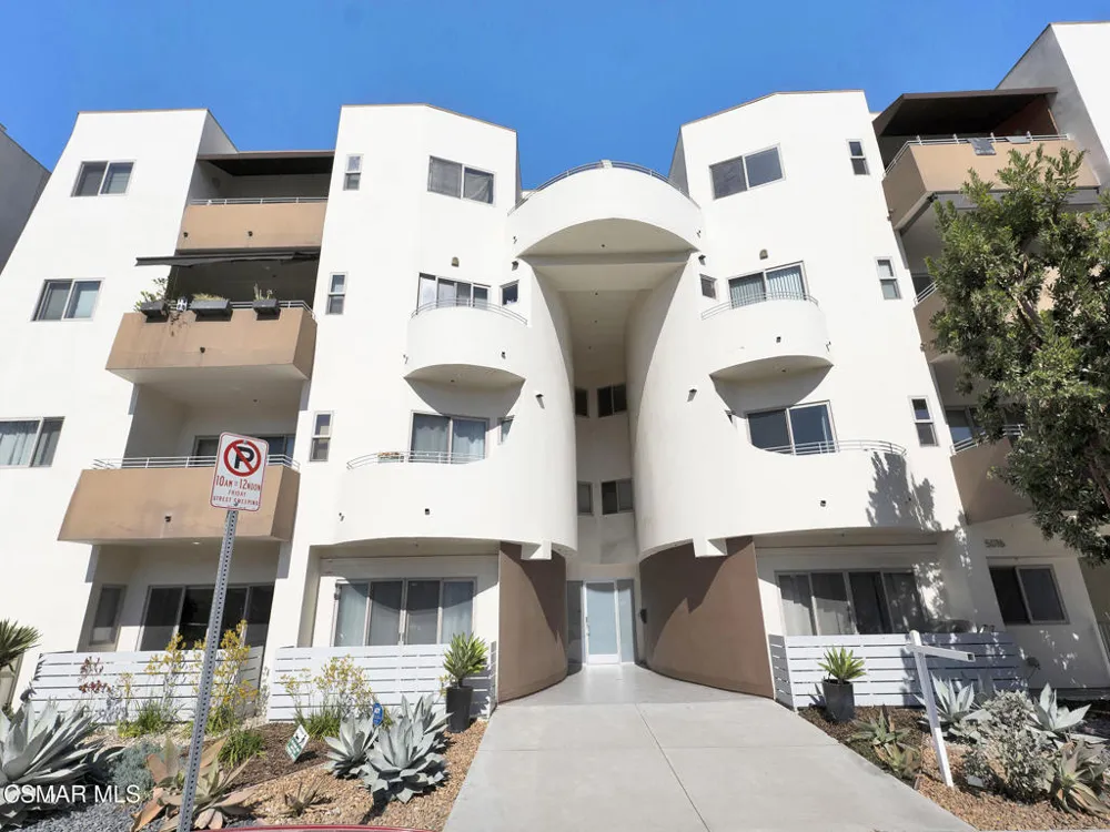 5016 Bakman Avenue #104 North Hollywood, CA 91601