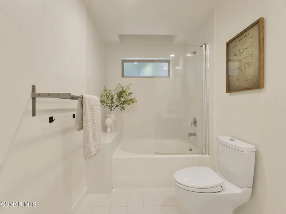 5016 Bakman Avenue #104 North Hollywood, CA 91601