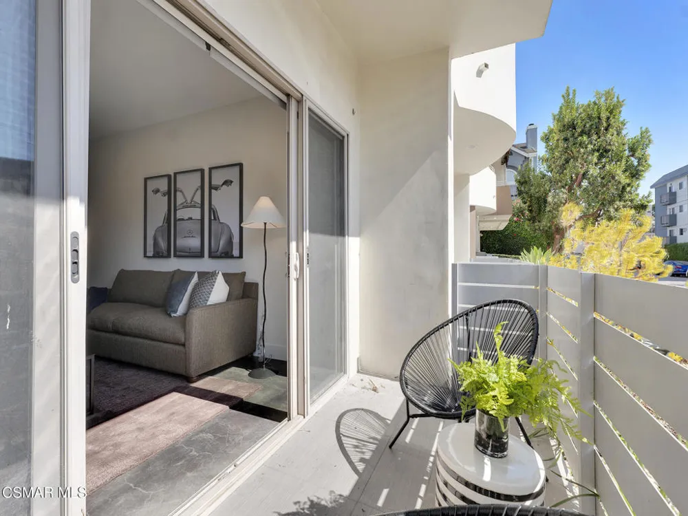 5016 Bakman Avenue #104 North Hollywood, CA 91601