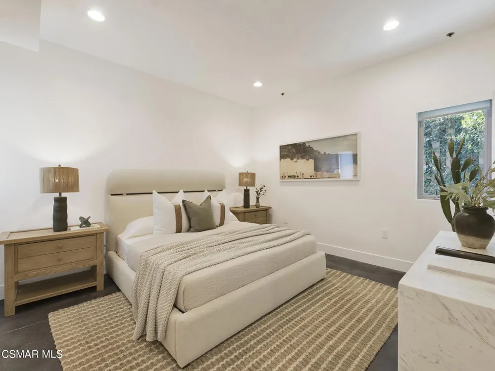 5016 Bakman Avenue #104 North Hollywood, CA 91601