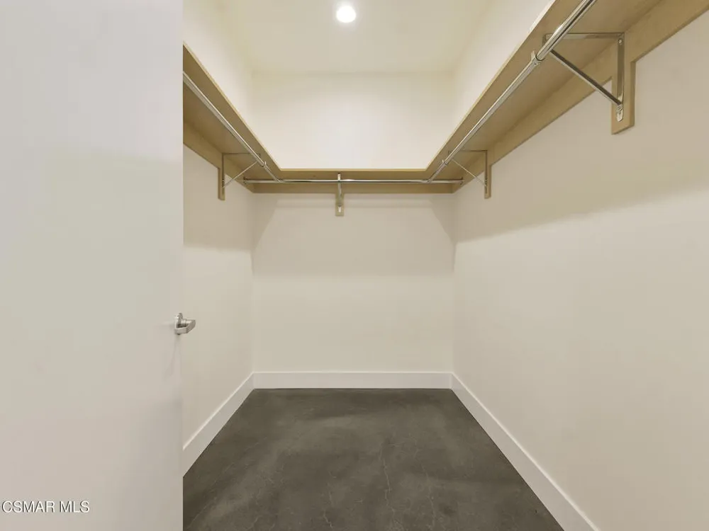 5016 Bakman Avenue #104 North Hollywood, CA 91601