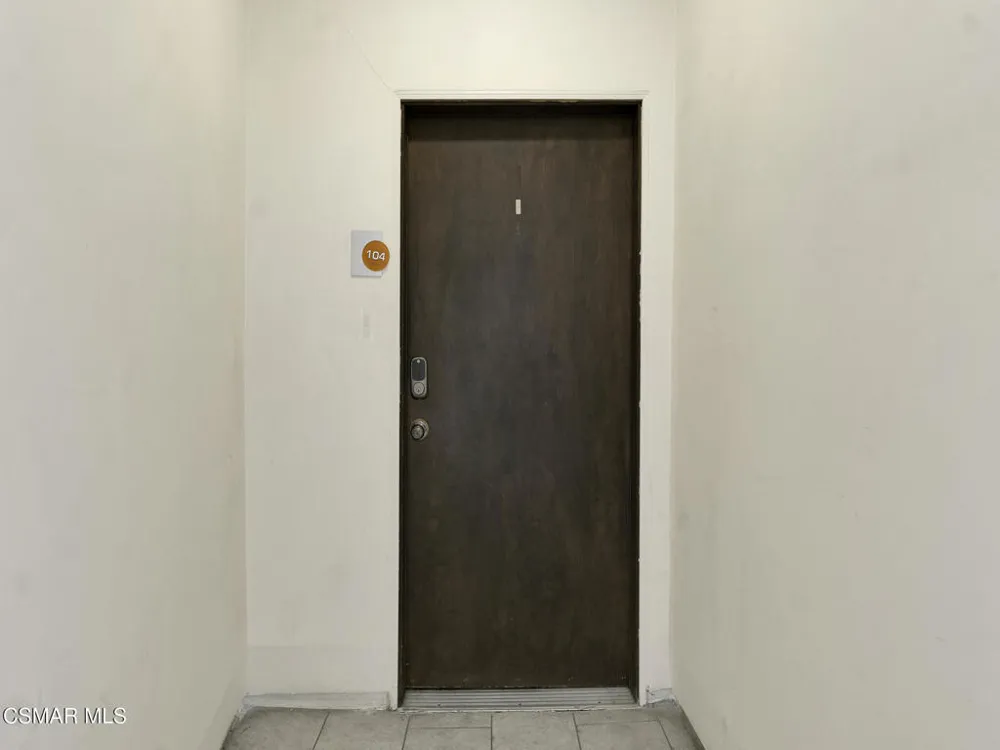 5016 Bakman Avenue #104 North Hollywood, CA 91601