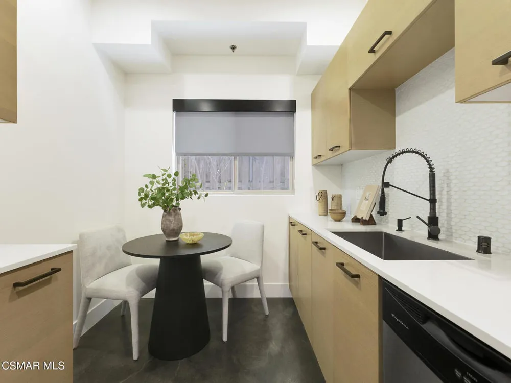 5016 Bakman Avenue #104 North Hollywood, CA 91601