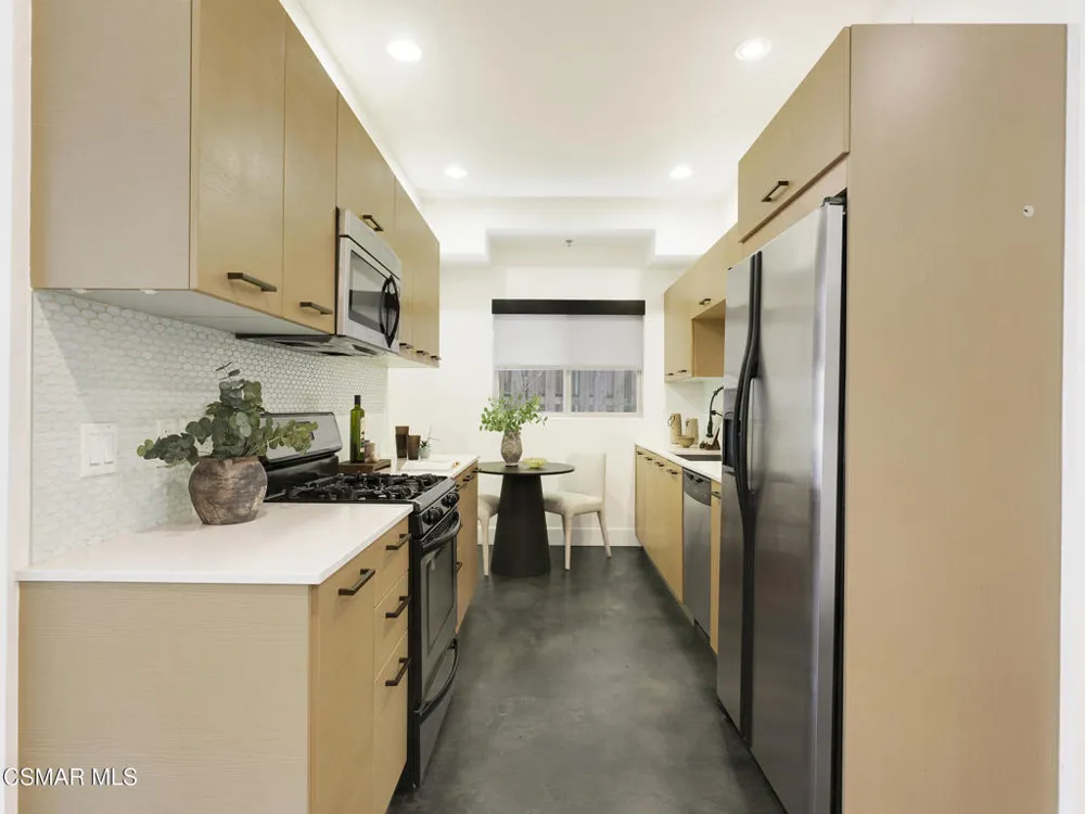 5016 Bakman Avenue #104 North Hollywood, CA 91601