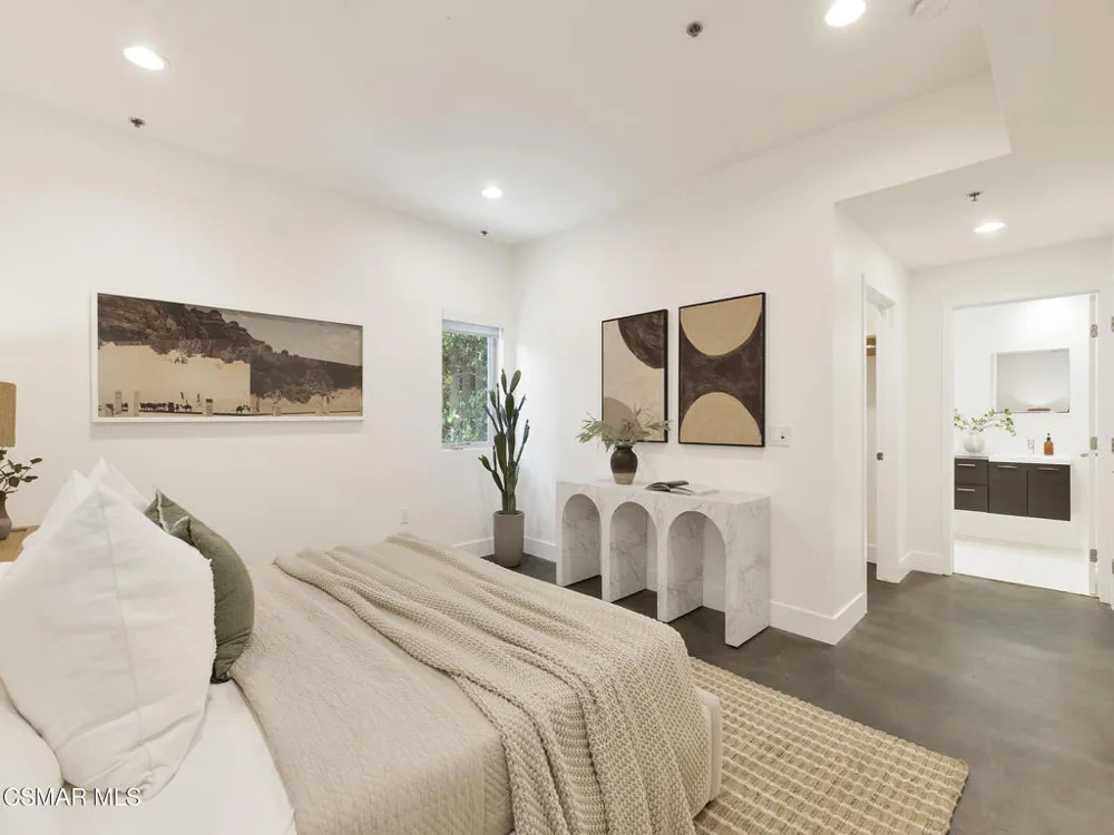 5016 Bakman Avenue #104 North Hollywood, CA 91601