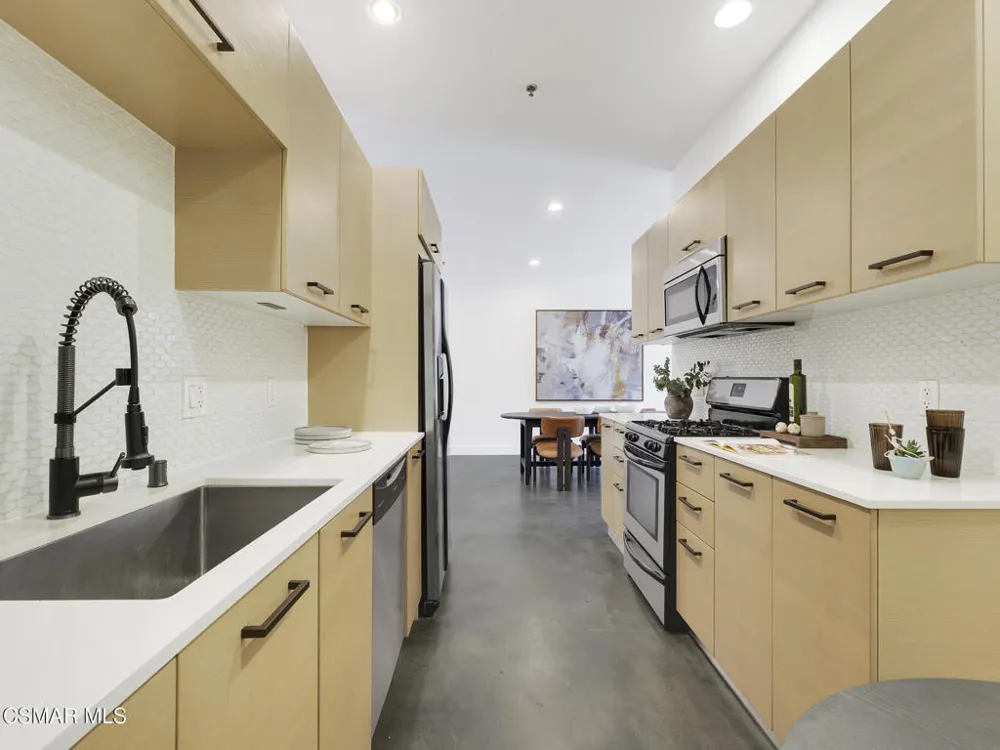 5016 Bakman Avenue #104 North Hollywood, CA 91601