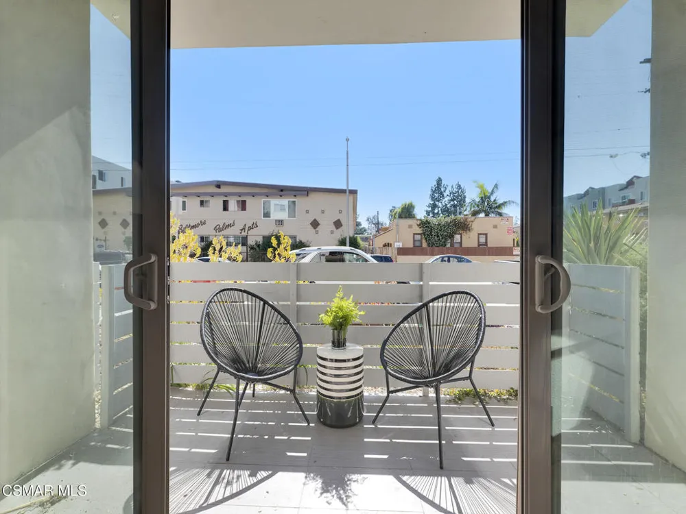 5016 Bakman Avenue #104 North Hollywood, CA 91601