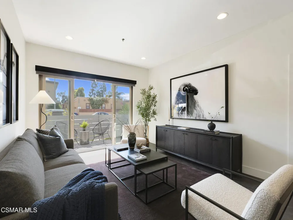 5016 Bakman Avenue #104 North Hollywood, CA 91601