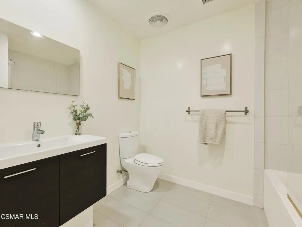 5016 Bakman Avenue #104 North Hollywood, CA 91601