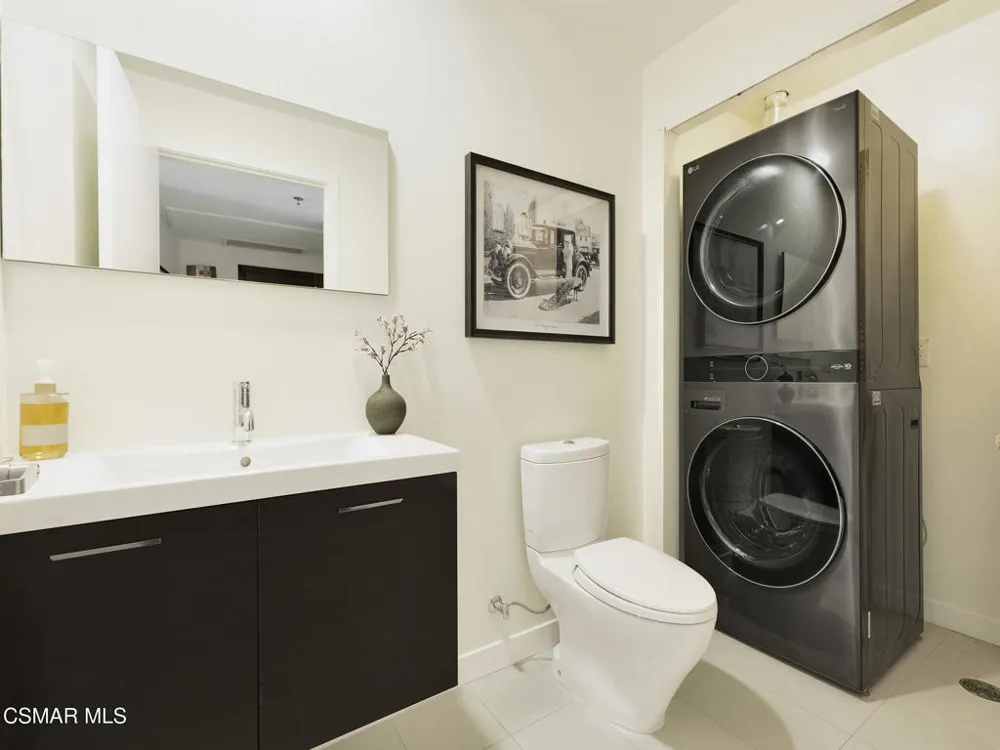 5016 Bakman Avenue #104 North Hollywood, CA 91601