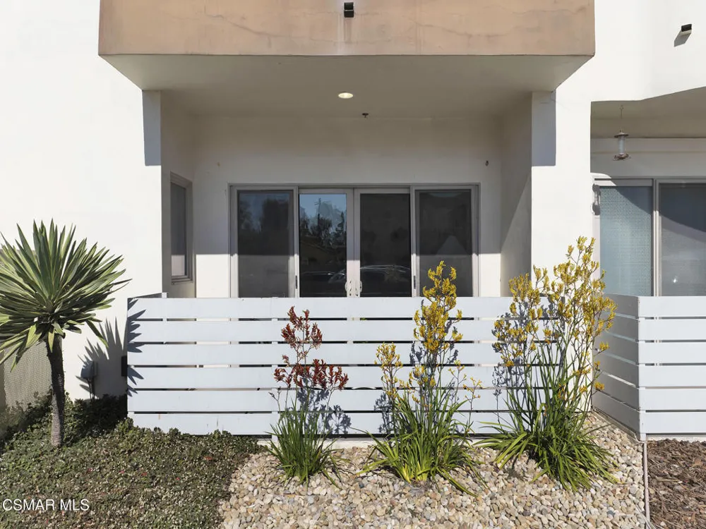 5016 Bakman Avenue #104 North Hollywood, CA 91601