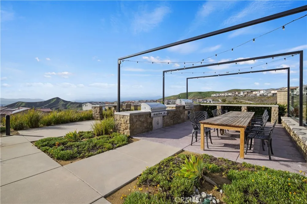 18135 Tableau Way Saugus, CA 91350