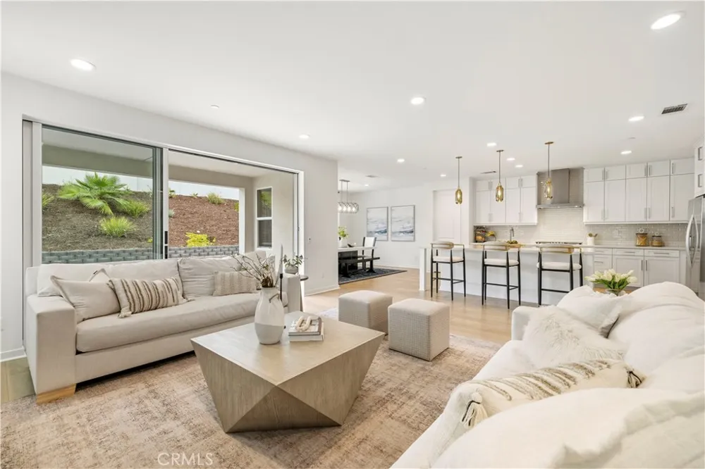 18135 Tableau Way Saugus, CA 91350