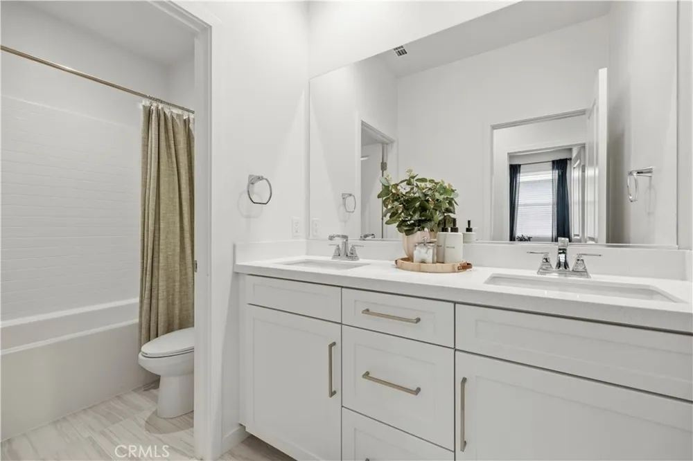 18135 Tableau Way Saugus, CA 91350