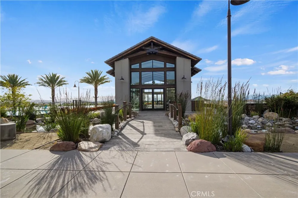 18135 Tableau Way Saugus, CA 91350