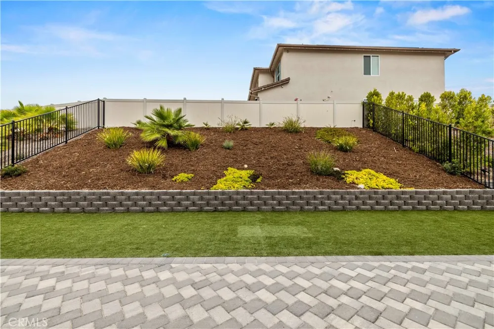 18135 Tableau Way Saugus, CA 91350