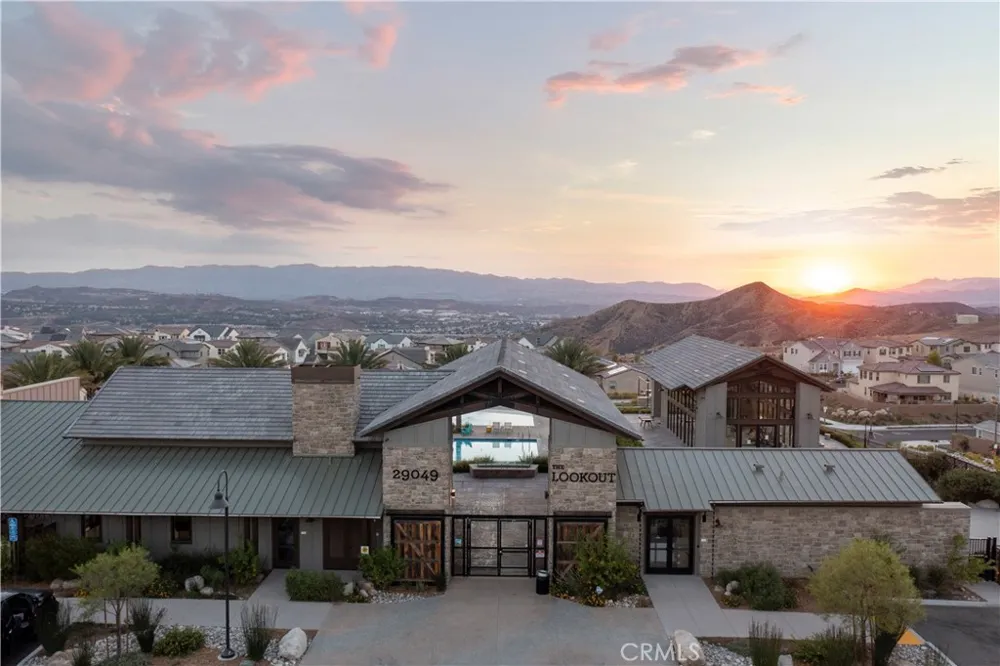 18135 Tableau Way Saugus, CA 91350