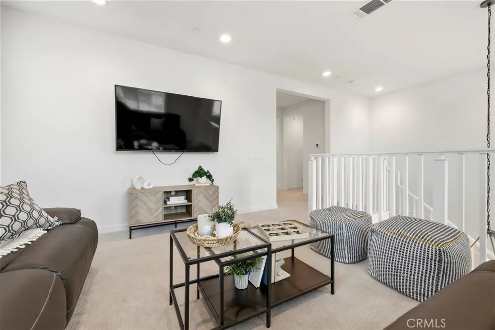 18135 Tableau Way Saugus, CA 91350