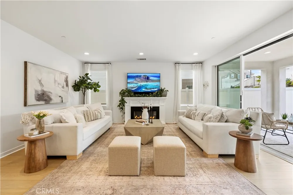 18135 Tableau Way Saugus, CA 91350