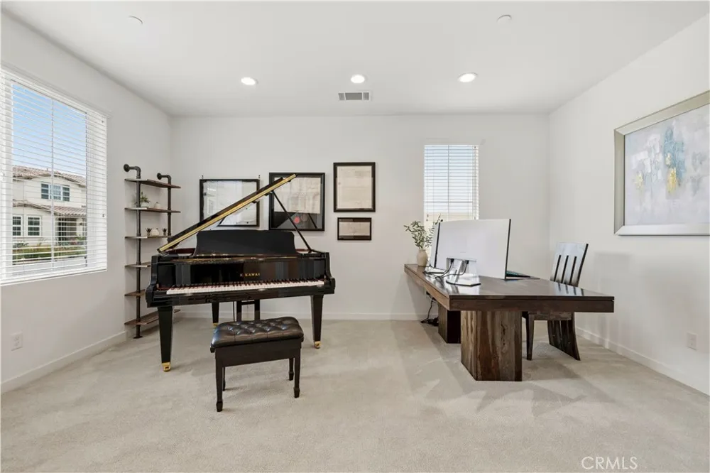 18135 Tableau Way Saugus, CA 91350