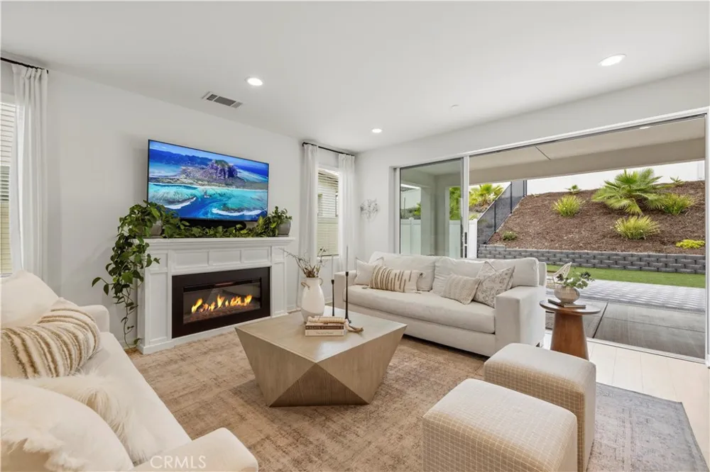 18135 Tableau Way Saugus, CA 91350
