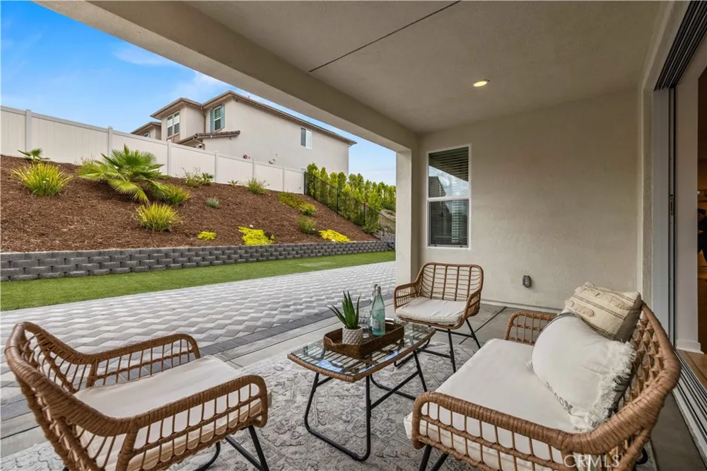 18135 Tableau Way Saugus, CA 91350