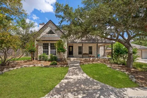 134 WOODLAND BLVD