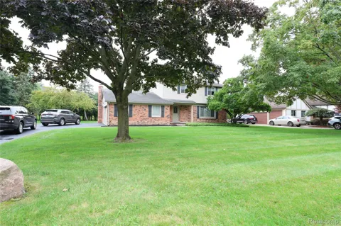 2301 WALNUT LAKE ROAD