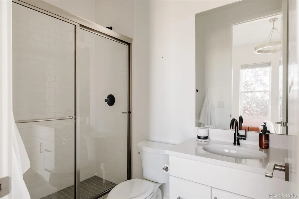 5987 Chester Way Denver, CO 80238