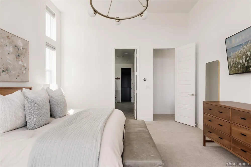 5987 Chester Way Denver, CO 80238