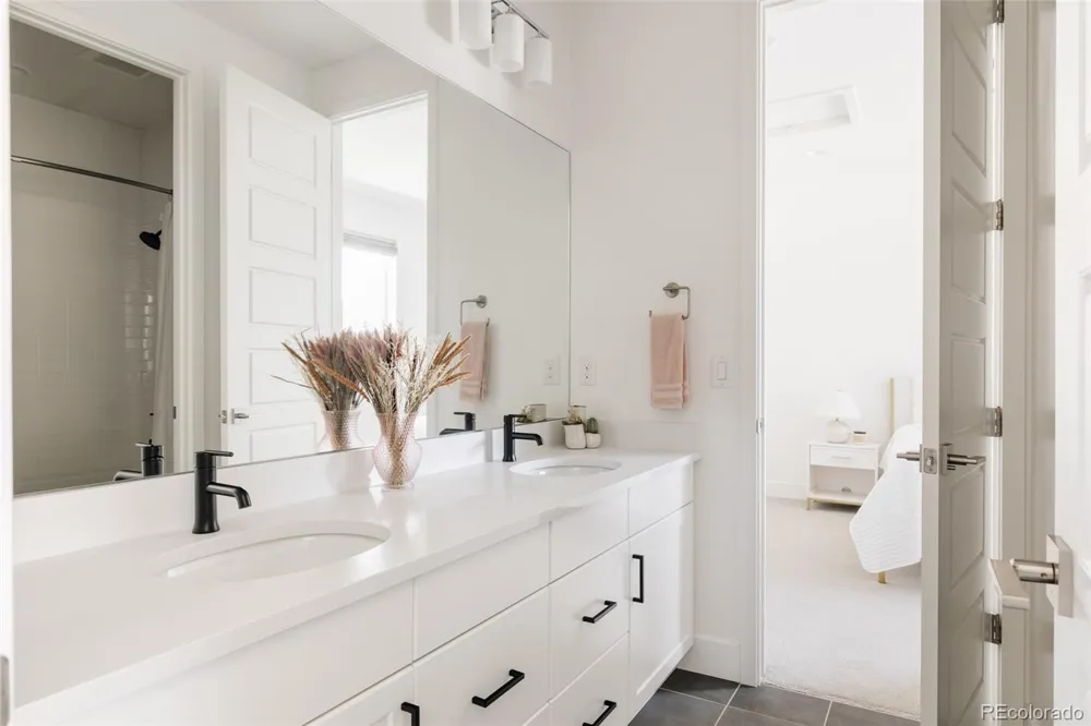 5987 Chester Way Denver, CO 80238