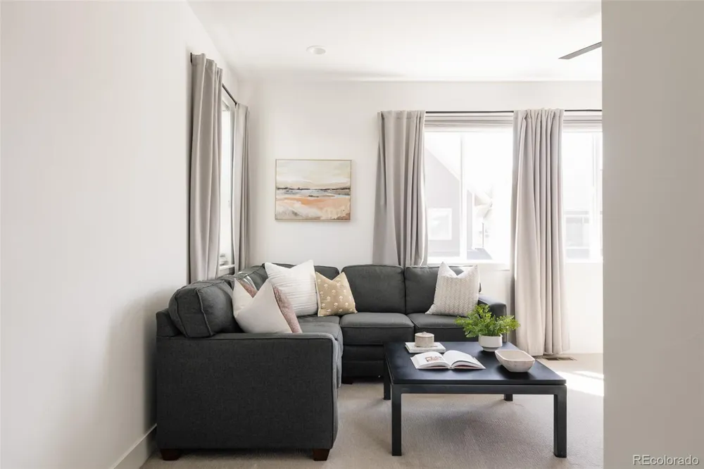 5987 Chester Way Denver, CO 80238