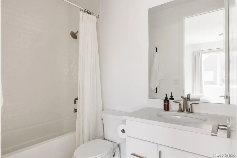 5987 Chester Way Denver, CO 80238