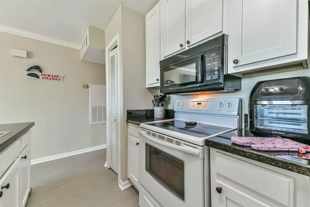 9520 Seawall Boulevard #122 Galveston, TX 77554