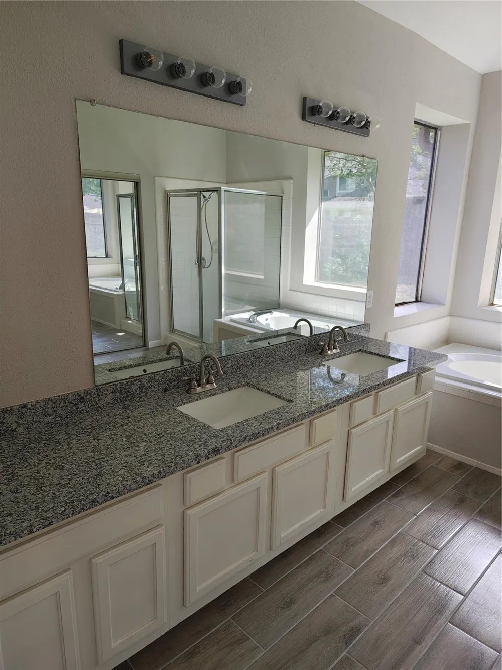 1301 Blueberry Lane Friendswood, TX 77546