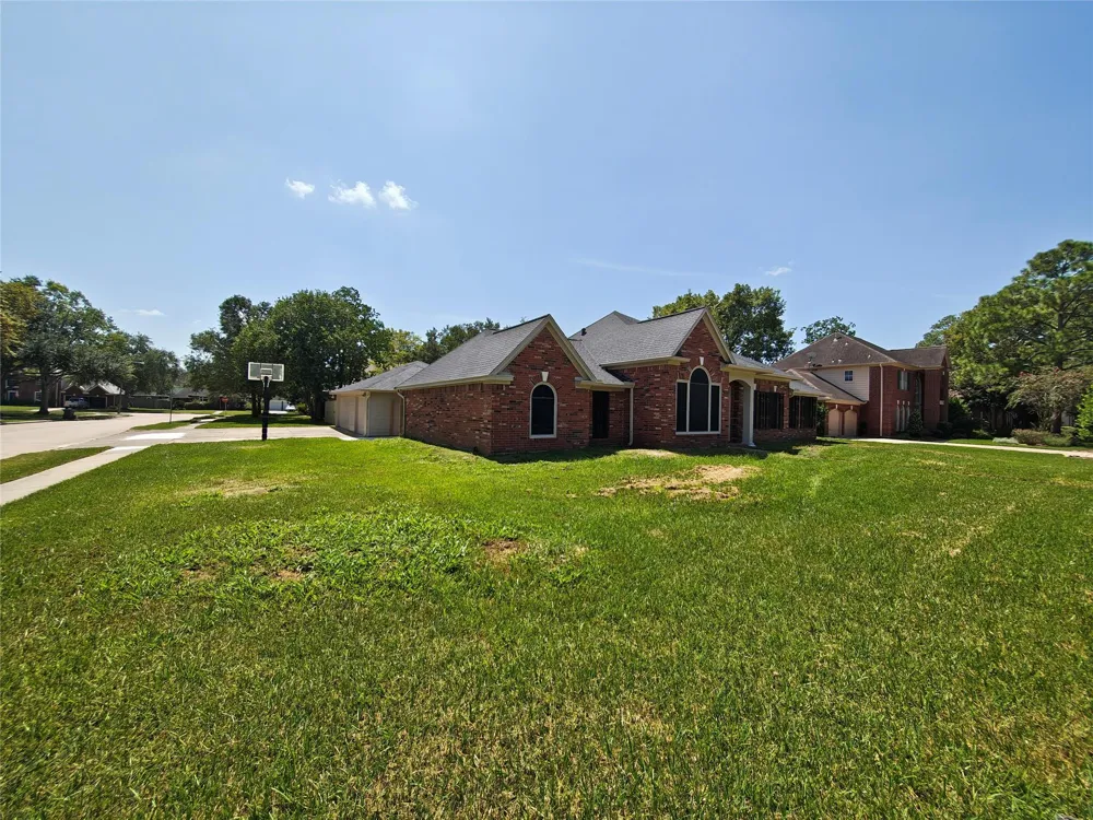 1301 Blueberry Lane Friendswood, TX 77546