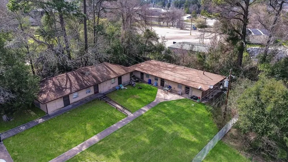 3102 Montgomery Road Huntsville, TX 77340