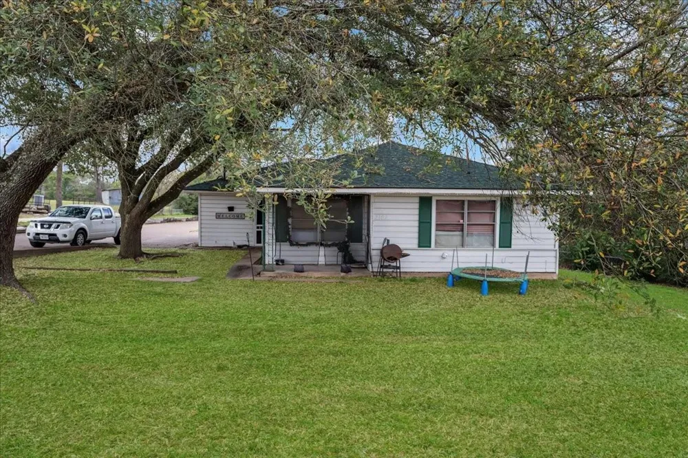 3102 Montgomery Road Huntsville, TX 77340