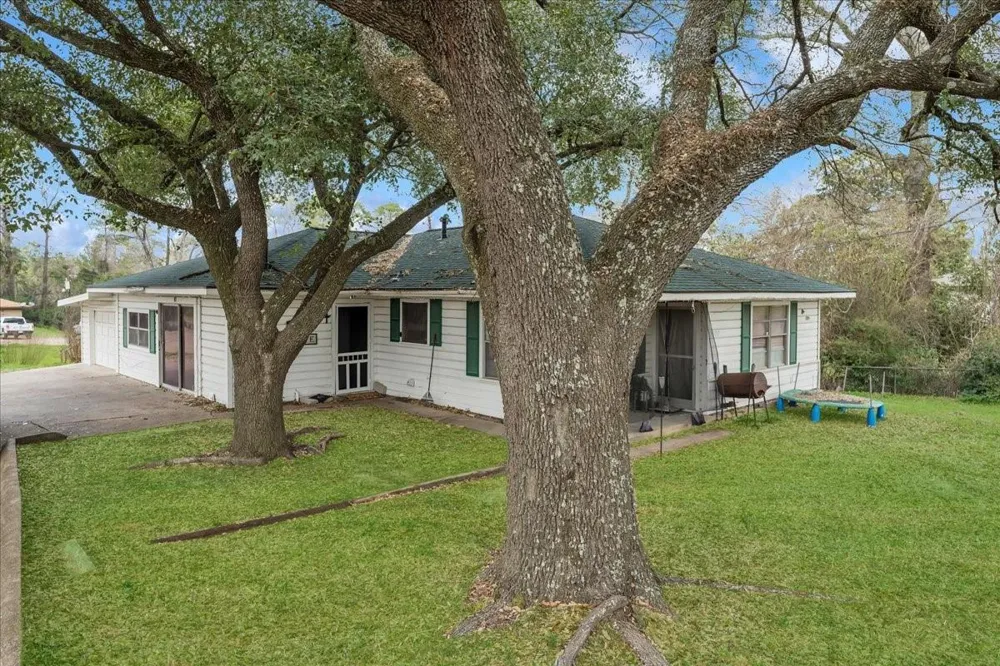 3102 Montgomery Road Huntsville, TX 77340