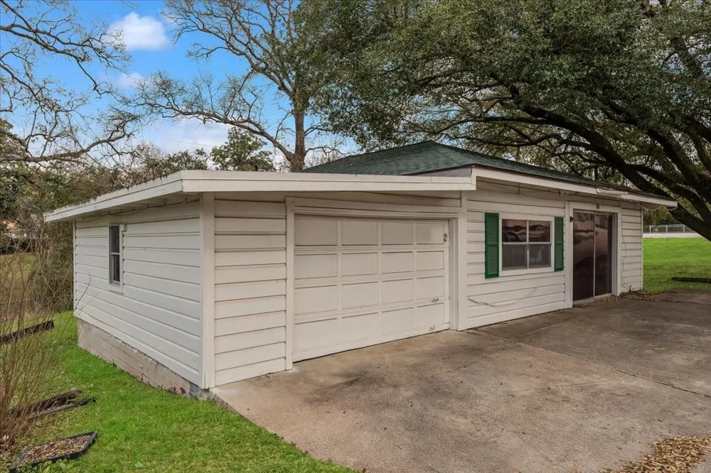 3102 Montgomery Road Huntsville, TX 77340