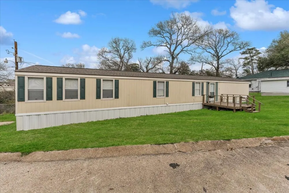 3102 Montgomery Road Huntsville, TX 77340