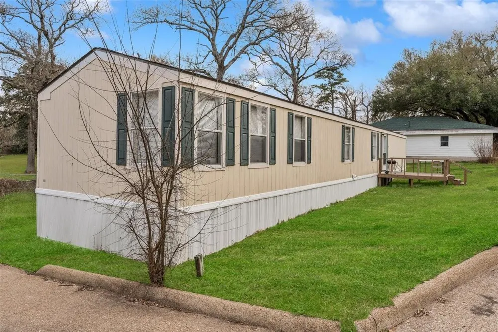3102 Montgomery Road Huntsville, TX 77340