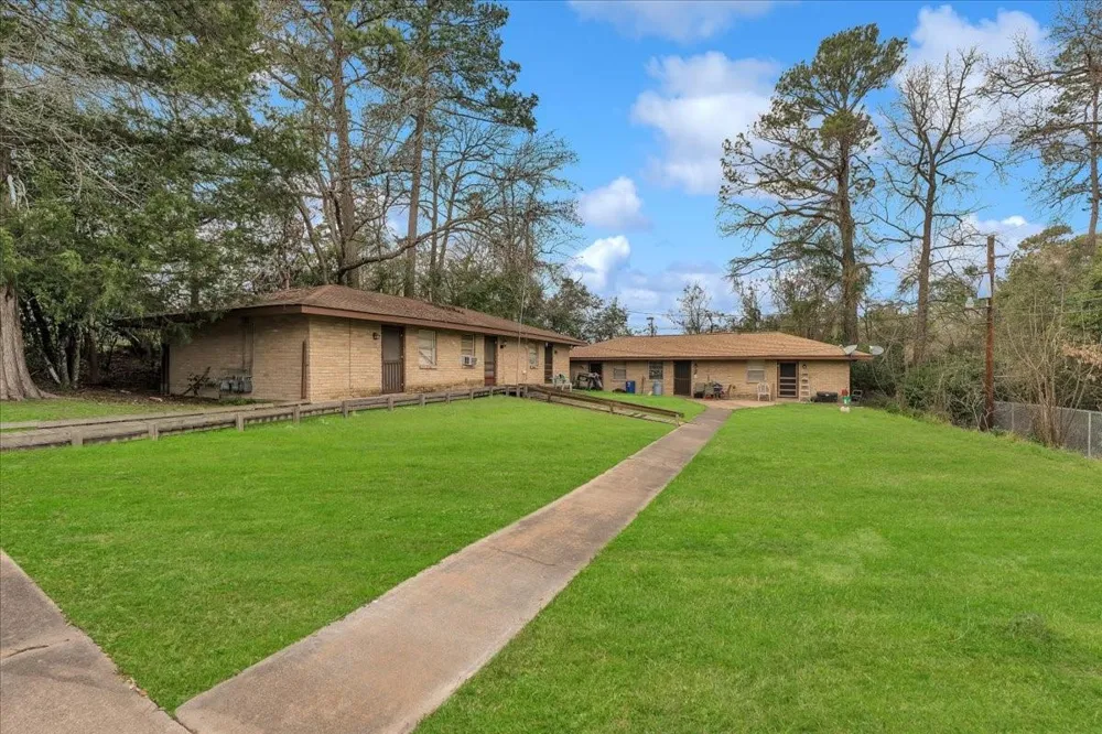 3102 Montgomery Road Huntsville, TX 77340