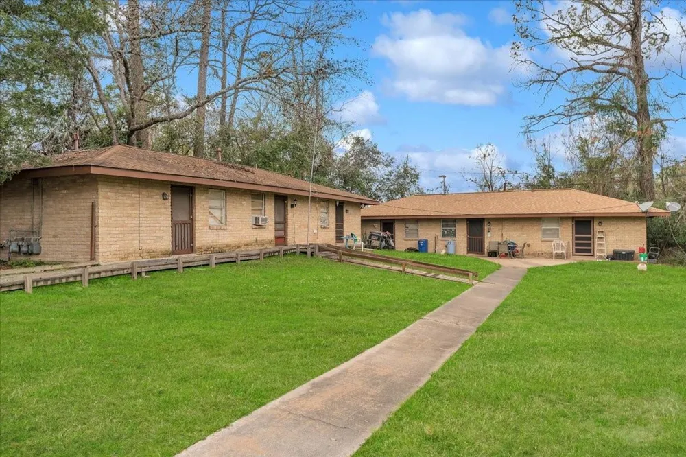 3102 Montgomery Road Huntsville, TX 77340