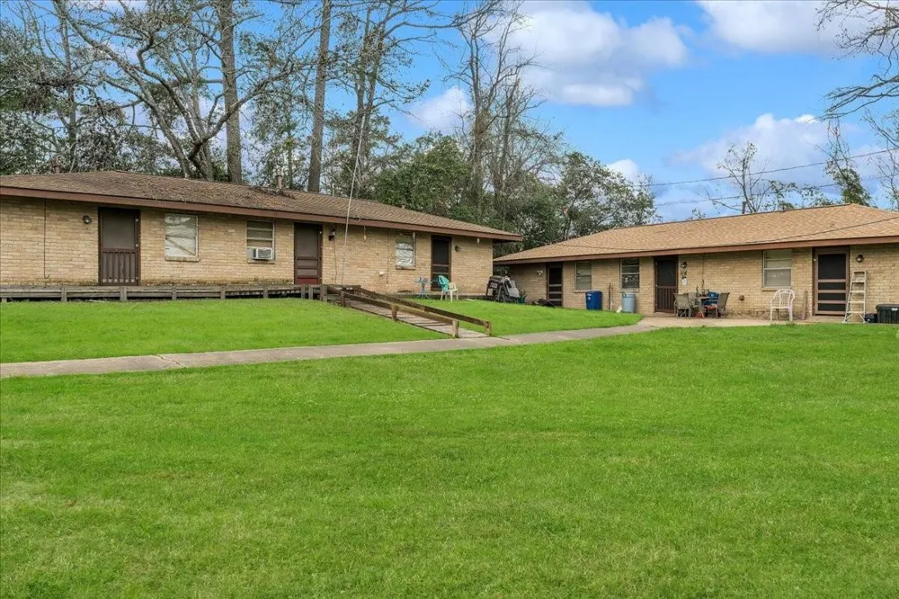 3102 Montgomery Road Huntsville, TX 77340