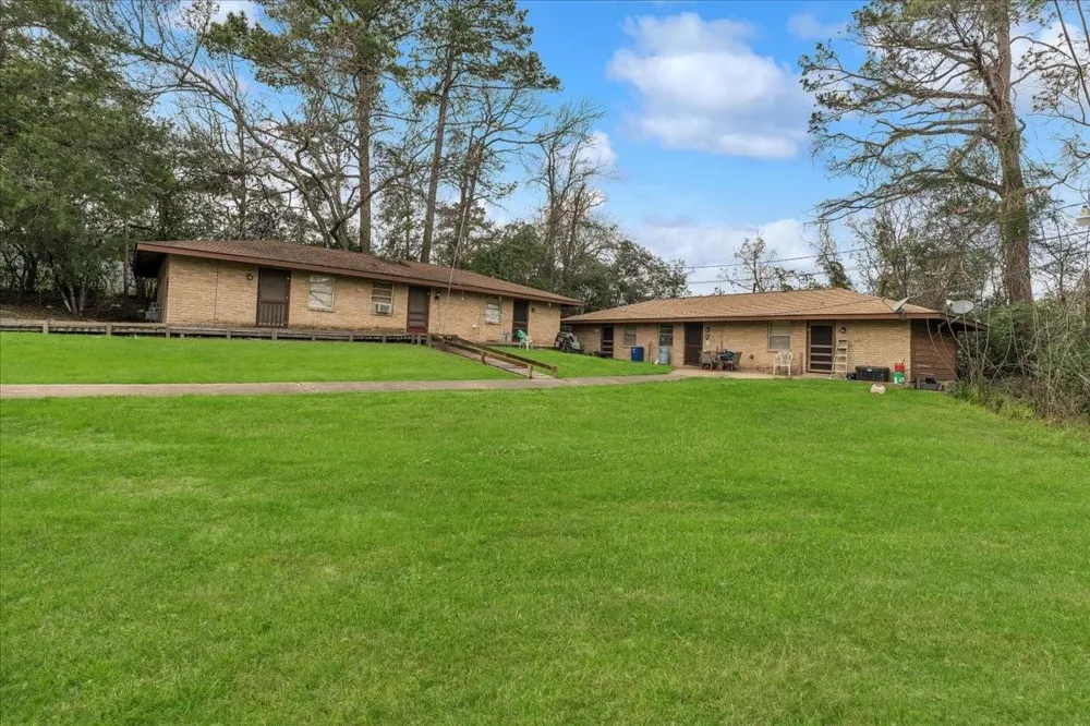 3102 Montgomery Road Huntsville, TX 77340